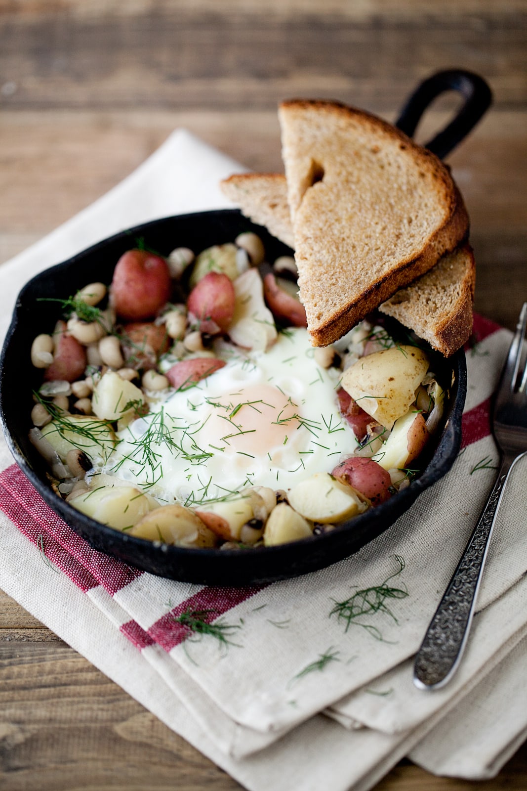 Black-Eyed Peas and Dill Potato Skillet