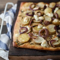 Roasted Potato Pizza with Goat Cheese | http://todays-picks.store