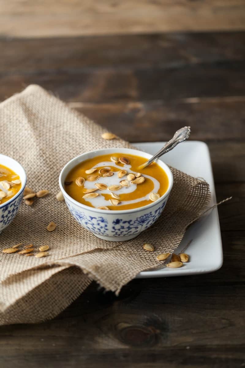 Curried Pumpkin Soup with Coconut and Pumpkin Seeds | http://todays-picks.store