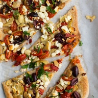 Quick Mediterranean Flatbread | Naturally Ella