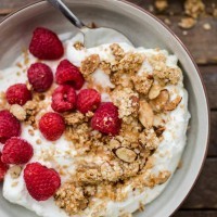 Maple quinoa granola with yogurt | http://todays-picks.store