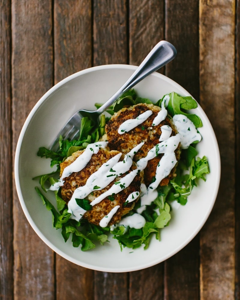 Cauliflower Cakes with Brown Rice and Cheddar | http://todays-picks.store